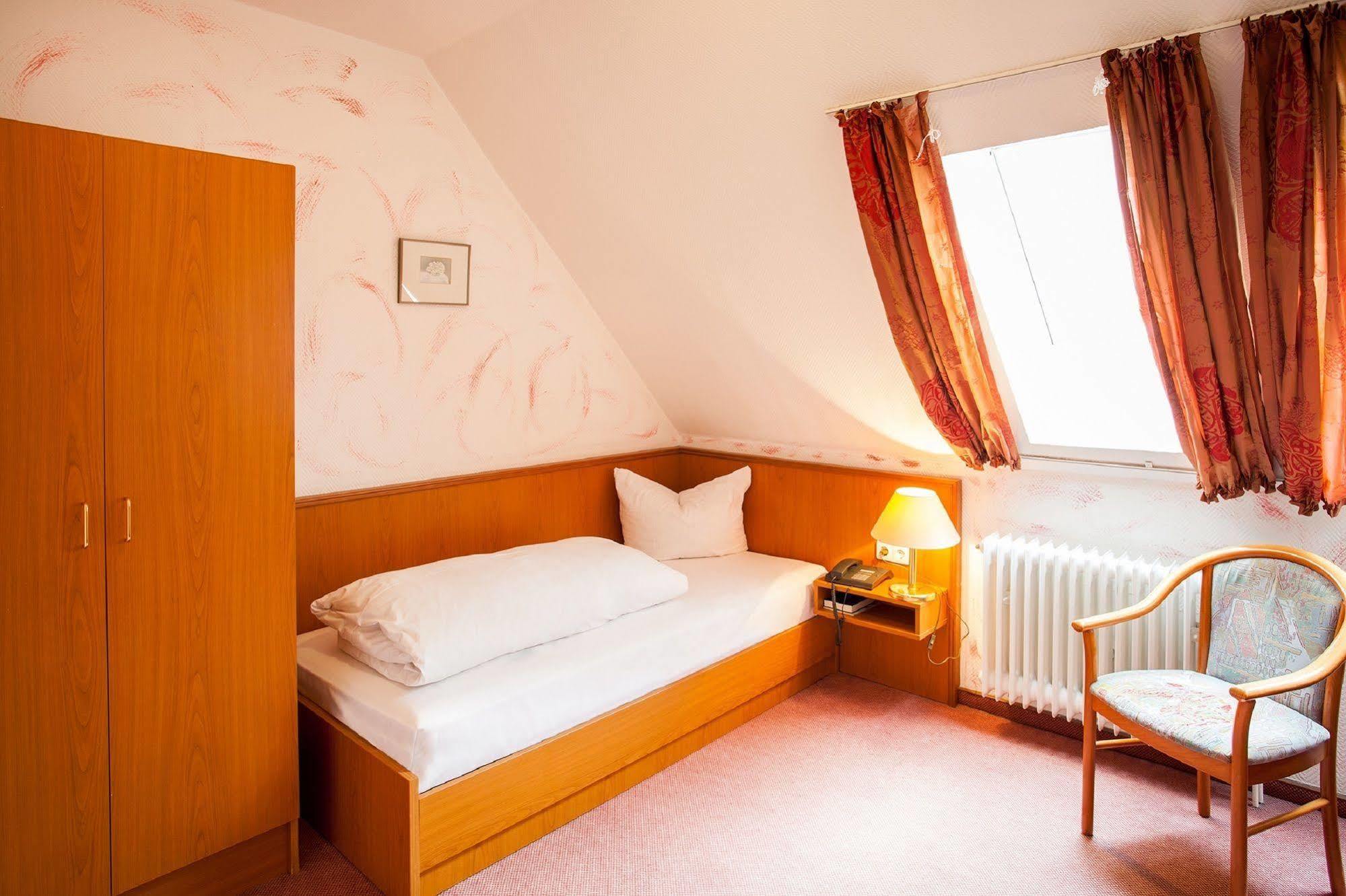 Hotel Alter Wolf Wolfsburg Buitenkant foto