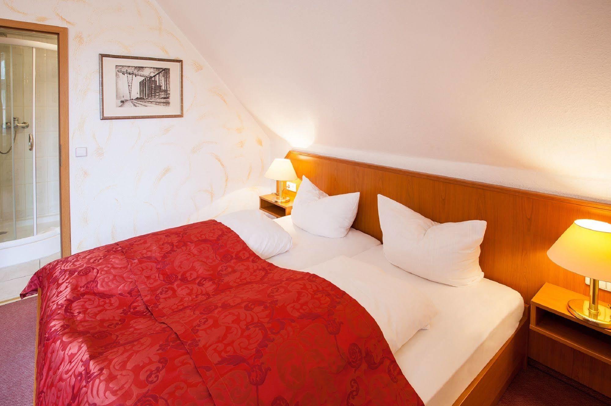 Hotel Alter Wolf Wolfsburg Buitenkant foto