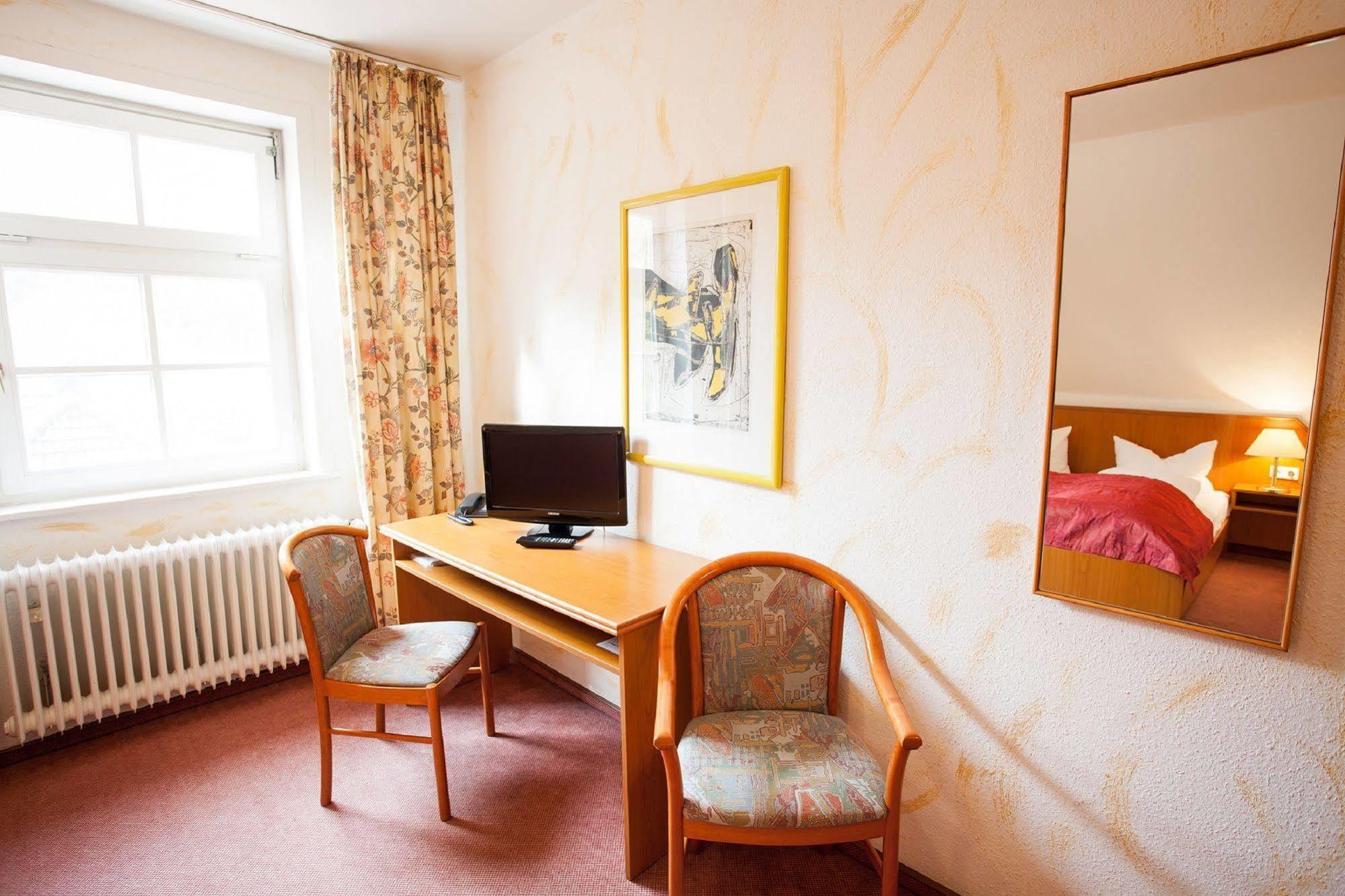 Hotel Alter Wolf Wolfsburg Buitenkant foto
